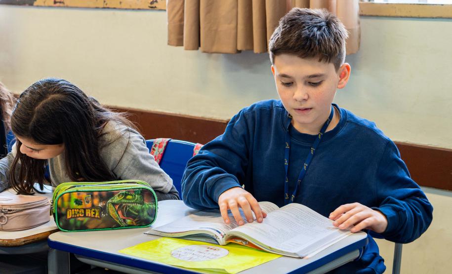 Investimento histórico: Educação do Paraná celebra repasse do VAAR em 2025