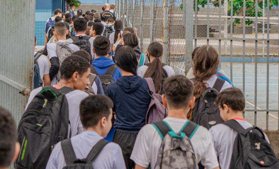 Investimento histórico: Educação do Paraná celebra repasse do VAAR em 2025