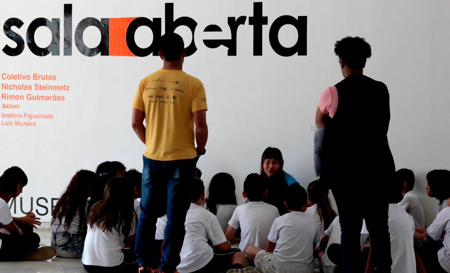 Museu Paranaense (MUPA) - Oficina de Confecção de máscaras – Na quarta-feira, 15 de janeiro, das 14h30 às 17h30, o artista Bruno Romã conduzirá a atividade "Confecção de máscaras" destinada a crianças a partir de 6 anos e adultos.