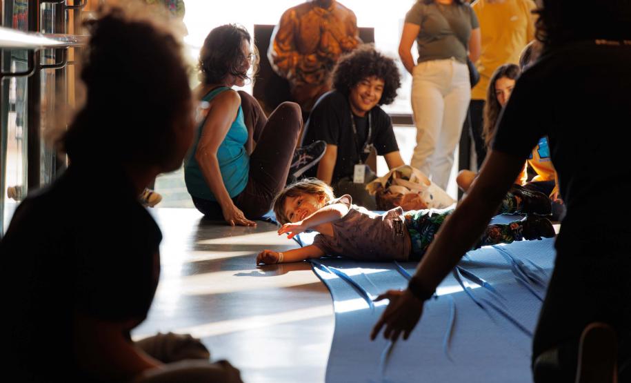 Museu Paranaense (MUPA) - Oficina de Confecção de máscaras – Na quarta-feira, 15 de janeiro, das 14h30 às 17h30, o artista Bruno Romã conduzirá a atividade "Confecção de máscaras" destinada a crianças a partir de 6 anos e adultos.