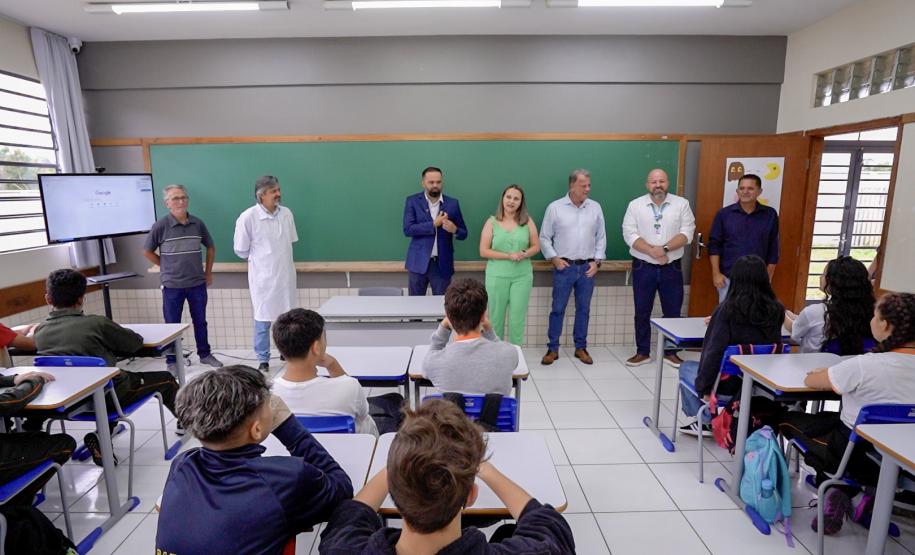 Volta às aulas e entrega de kits escolares