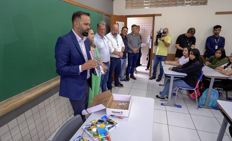 Volta às aulas e entrega de kits escolares