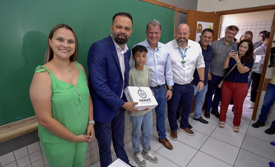 Volta às aulas e entrega de kits escolares