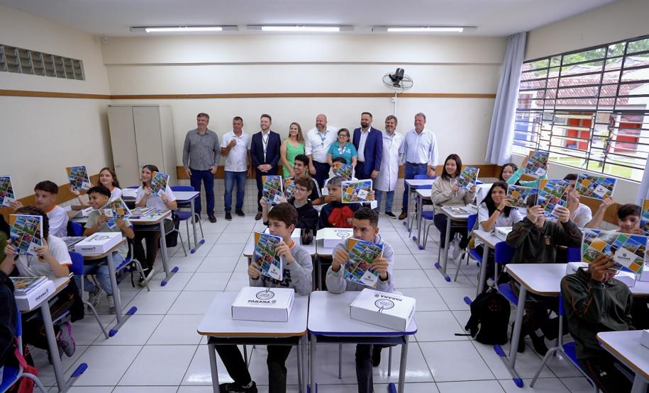 Volta às aulas e entrega de kits escolares