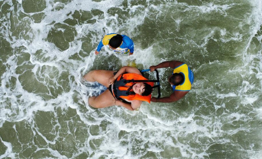 Com 1.068 atendimentos, cadeiras anfíbias batem recorde de utilização no Verão Maior