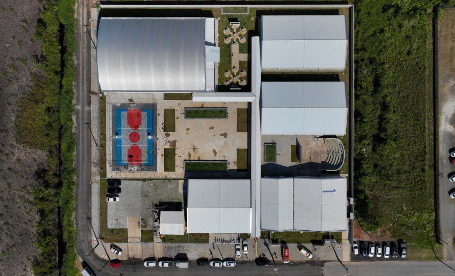 Com investimento de R$ 12,7 milhões, Estado inaugura o Colégio Aníbal Khury em Guaratuba