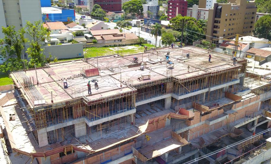 77% dos municípios paranaenses tiveram saldo positivo de empregos em 2024