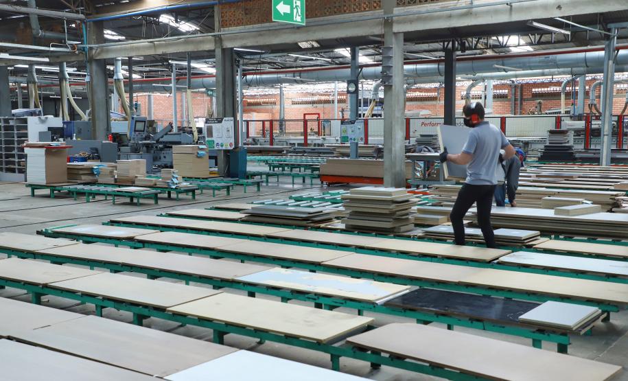 Acima da média nacional, indústria do Paraná cresce 4,2% em 2024