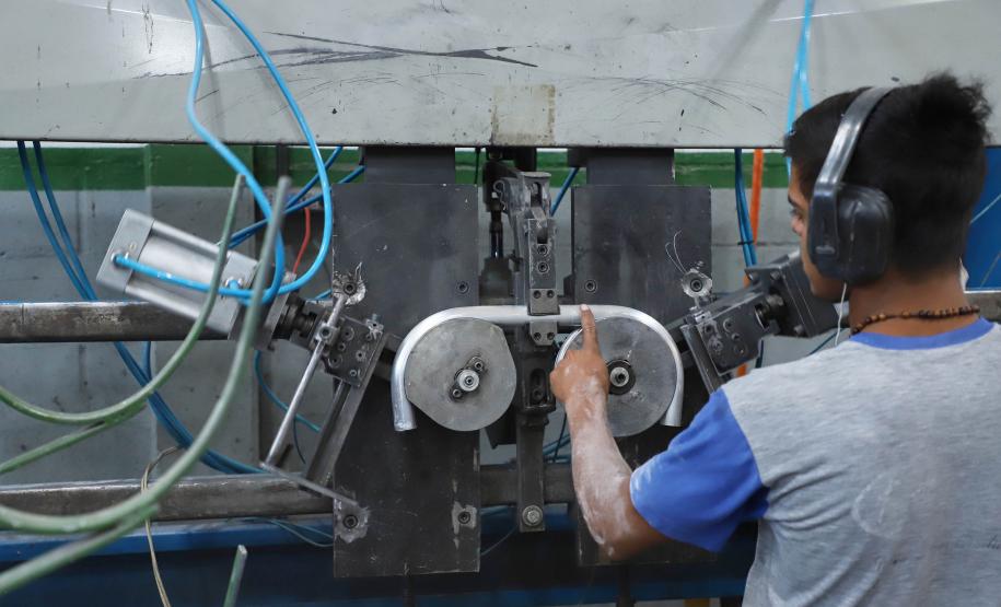 77% dos municípios paranaenses tiveram saldo positivo de empregos em 2024