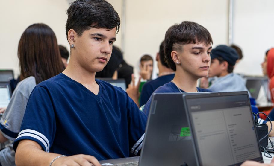 Paraná lidera classificação de alunos para terceira fase em Olimpíada de IA