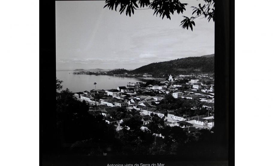 Museu da Imagem e do Som (MIS-PR) - Exposição Antonina – O Museu da Imagem e do Som (MIS-PR) inaugurou na Estação Ferroviária de Antonina uma exposição que celebra a história e cultura do município litorâneo por meio de acervo audiovisual do próprio museu. A mostra apresenta uma seleção de imagens do fotógrafo Jesus Santoro Foto: Anderson Tozato/SEEC-PR