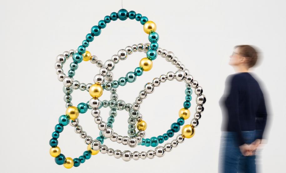 Museu Oscar Niemeyer (MON) - Em cartaz – Diversas exposições estão em cartaz no maior museu da América Latina: - “O Olho da Noite – Jean-Michel Othoniel” Foto: Claire Dorn