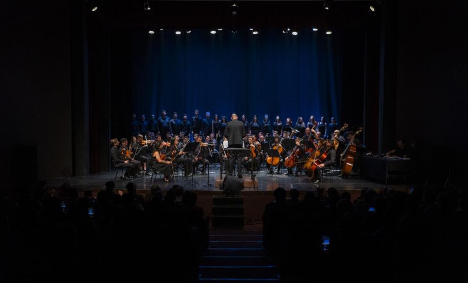 Museu de Arte Contemporânea do Paraná (MAC Paraná) - No MAC no MON, a artista Guita Soifer apresenta a exposição a Trama Intrincada do Tempo que traz pinturas, esculturas, fotografias, gravuras, vídeos e instalações explorando o tempo, a memória e as transformações da matéria