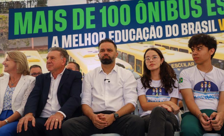 O governador Calos Massa Ratinho Junior iniciou nesta segunda-feira (10) a entrega dos 209 novos ônibus escolares adquiridos para uso no programa Caminho da Escola.