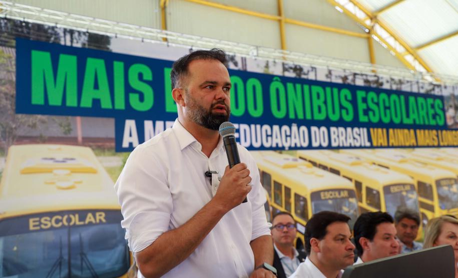 O governador Calos Massa Ratinho Junior iniciou nesta segunda-feira (10) a entrega dos 209 novos ônibus escolares adquiridos para uso no programa Caminho da Escola.