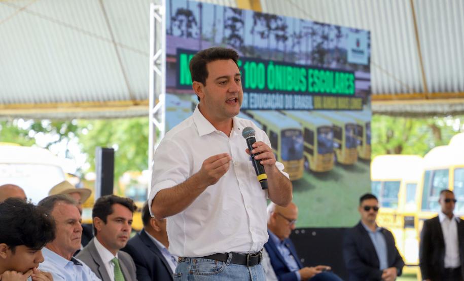 O governador Calos Massa Ratinho Junior iniciou nesta segunda-feira (10) a entrega dos 209 novos ônibus escolares adquiridos para uso no programa Caminho da Escola.