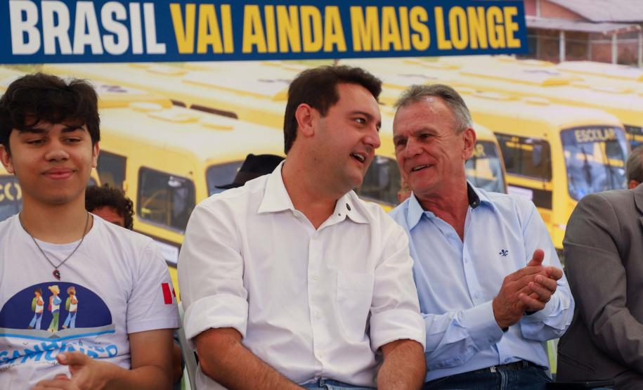 O governador Calos Massa Ratinho Junior iniciou nesta segunda-feira (10) a entrega dos 209 novos ônibus escolares adquiridos para uso no programa Caminho da Escola.