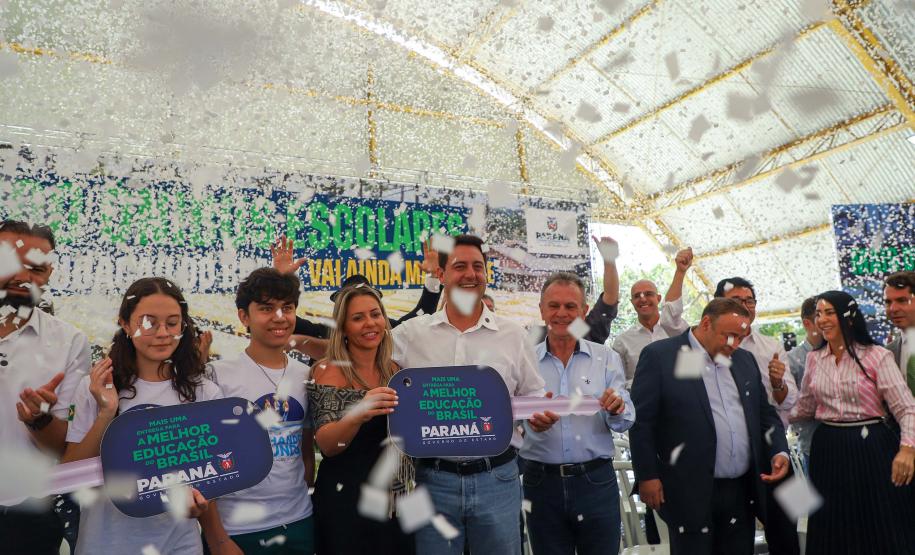 O governador Calos Massa Ratinho Junior iniciou nesta segunda-feira (10) a entrega dos 209 novos ônibus escolares adquiridos para uso no programa Caminho da Escola.