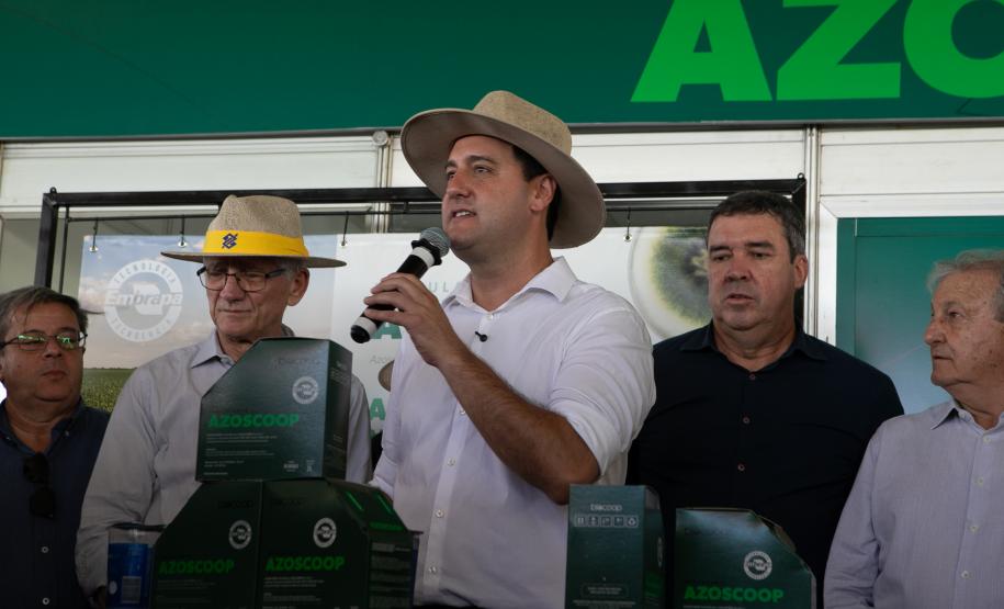 https://www.aen.pr.gov.br/Noticia/Governo-entrega-R-27-milhoes-em-equipamentos-para-colegios-agricolas-durante-o-Show-Rural