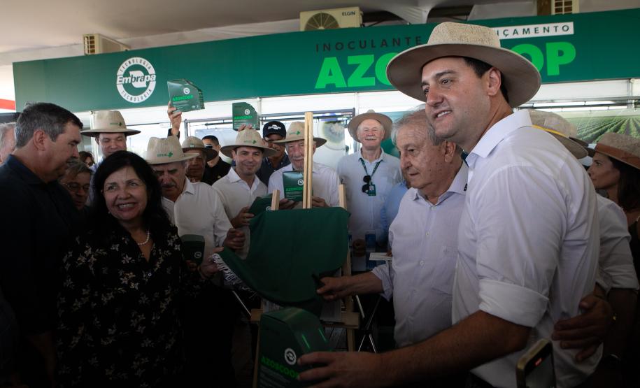 https://www.aen.pr.gov.br/Noticia/Governo-entrega-R-27-milhoes-em-equipamentos-para-colegios-agricolas-durante-o-Show-Rural