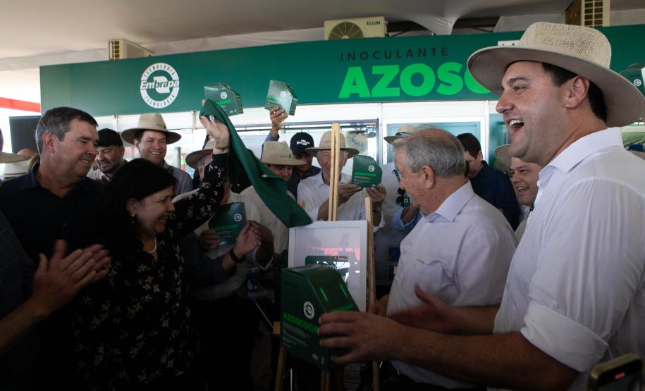 https://www.aen.pr.gov.br/Noticia/Governo-entrega-R-27-milhoes-em-equipamentos-para-colegios-agricolas-durante-o-Show-Rural