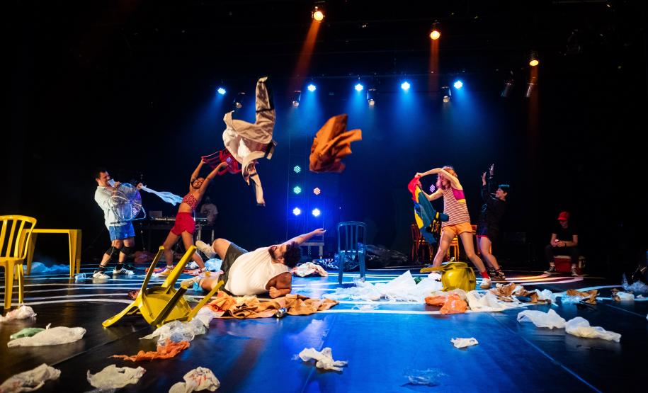 Centro Cultural Teatro Guaíra - Teatro José Maria Santos - “Deriva”, novo espetáculo da Súbita Companhia, estreou nesta quinta (20), no Teatro Zé Maria, com temporada que segue até 2 de março