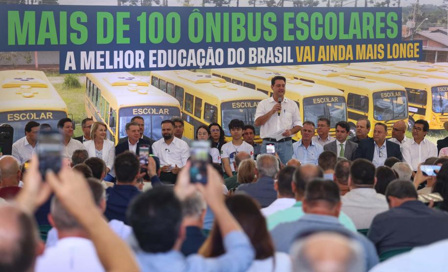 O governador Calos Massa Ratinho Junior iniciou nesta segunda-feira (10) a entrega dos 209 novos ônibus escolares adquiridos para uso no programa Caminho da Escola.