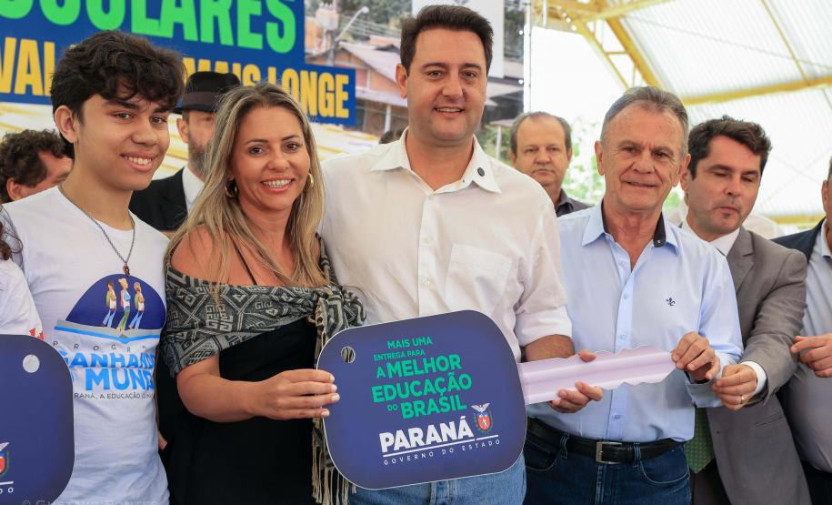 O governador Calos Massa Ratinho Junior iniciou nesta segunda-feira (10) a entrega dos 209 novos ônibus escolares adquiridos para uso no programa Caminho da Escola.