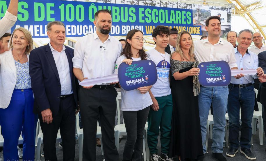 O governador Calos Massa Ratinho Junior iniciou nesta segunda-feira (10) a entrega dos 209 novos ônibus escolares adquiridos para uso no programa Caminho da Escola.