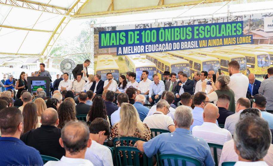 O governador Calos Massa Ratinho Junior iniciou nesta segunda-feira (10) a entrega dos 209 novos ônibus escolares adquiridos para uso no programa Caminho da Escola.