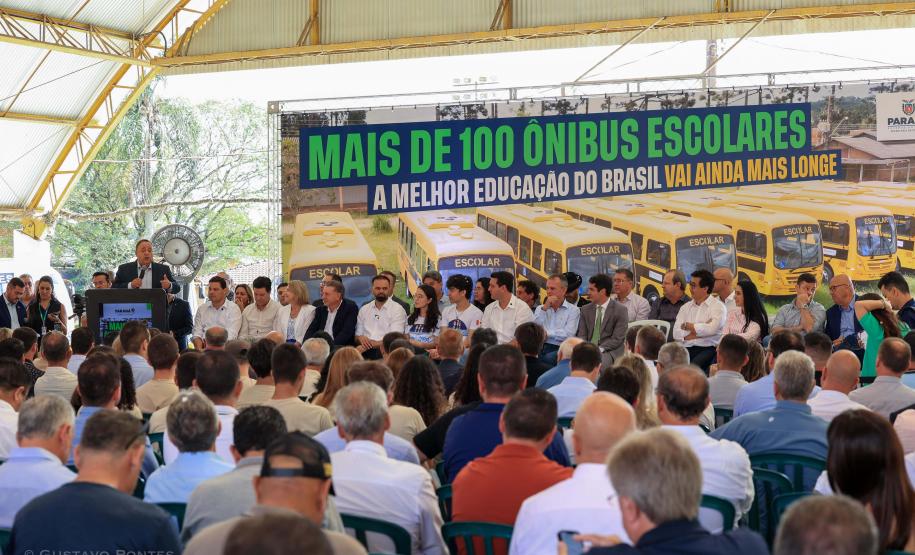 O governador Calos Massa Ratinho Junior iniciou nesta segunda-feira (10) a entrega dos 209 novos ônibus escolares adquiridos para uso no programa Caminho da Escola.