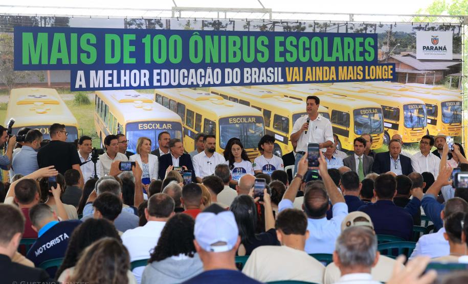 O governador Calos Massa Ratinho Junior iniciou nesta segunda-feira (10) a entrega dos 209 novos ônibus escolares adquiridos para uso no programa Caminho da Escola.