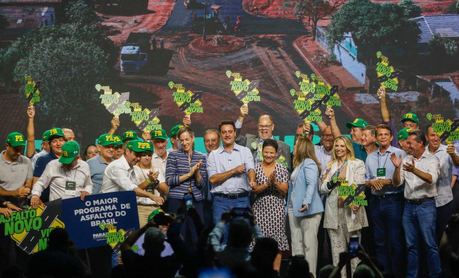 Ratinho Junior anuncia pacote de R$ 6 bilhões de investimentos nos municípios paranaenses