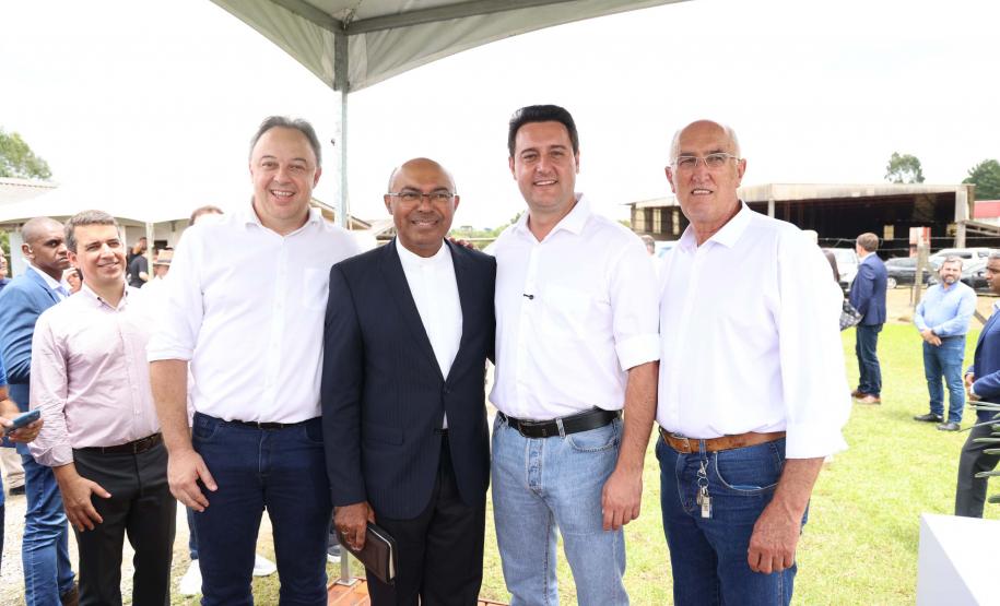 O governador Carlos Massa Ratinho Junior participou nesta sexta-feira (21), em Campina Grande do Sul, na Região Metropolitana de Curitiba, do lançamento da pedra fundamental da primeira fábrica de nanofertilizantes do Brasil.