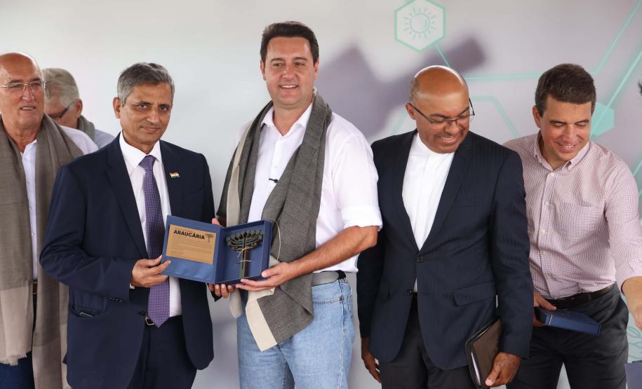 O governador Carlos Massa Ratinho Junior participou nesta sexta-feira (21), em Campina Grande do Sul, na Região Metropolitana de Curitiba, do lançamento da pedra fundamental da primeira fábrica de nanofertilizantes do Brasil.