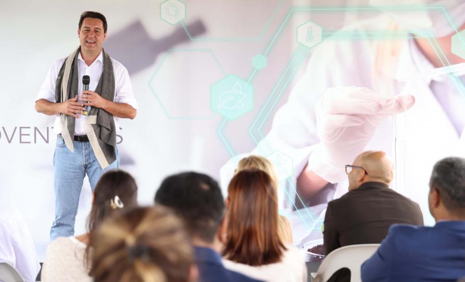 O governador Carlos Massa Ratinho Junior participou nesta sexta-feira (21), em Campina Grande do Sul, na Região Metropolitana de Curitiba, do lançamento da pedra fundamental da primeira fábrica de nanofertilizantes do Brasil.