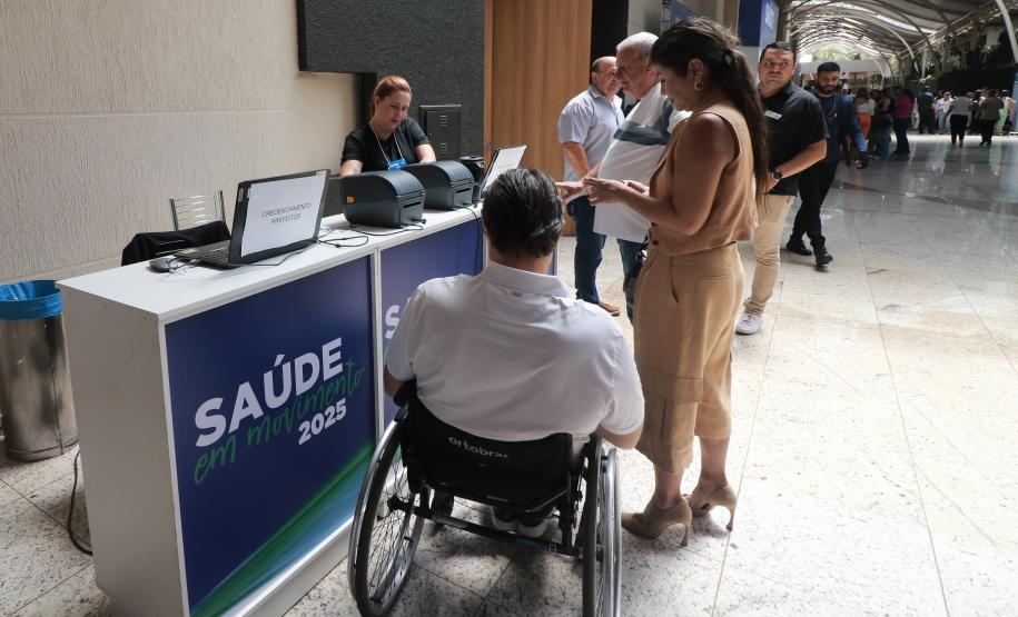 O governador Carlos Massa Ratinho Junior anunciou nesta quinta-feira (13) a liberação de R$ 1,2 bilhão para a saúde pública do Estado, durante o evento Saúde em Movimento, em Foz do Iguaçu, na região Oeste.