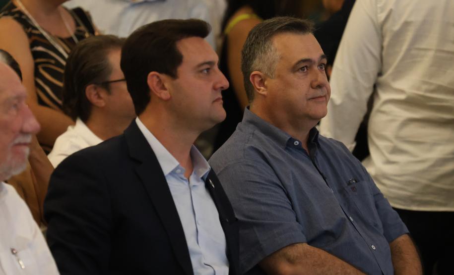 O governador Carlos Massa Ratinho Junior anunciou nesta quinta-feira (13) a liberação de R$ 1,2 bilhão para a saúde pública do Estado, durante o evento Saúde em Movimento, em Foz do Iguaçu, na região Oeste.