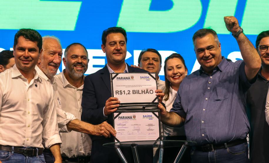 O governador Carlos Massa Ratinho Junior anunciou nesta quinta-feira (13) a liberação de R$ 1,2 bilhão para a saúde pública do Estado, durante o evento Saúde em Movimento, em Foz do Iguaçu, na região Oeste.