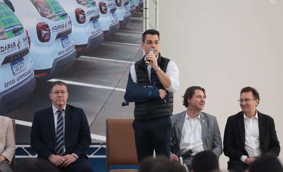 O vice-governador Darci Piana entrega nesta quarta-feira (19) 70 novos veículos modelo Renault Duster para a Agência de Defesa Agropecuária (Adapar). Foto: Geraldo Bubniak/AEN