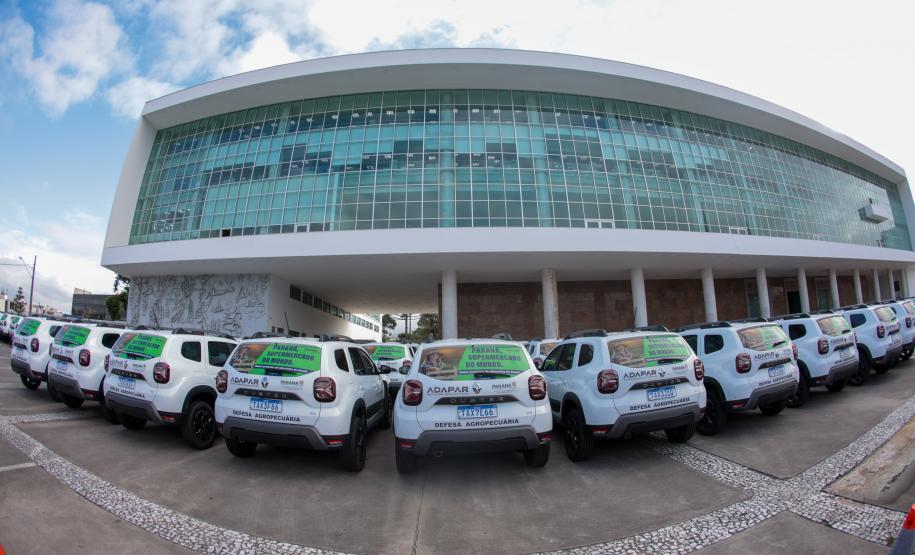 O vice-governador Darci Piana entrega nesta quarta-feira (19) 70 novos veículos modelo Renault Duster para a Agência de Defesa Agropecuária (Adapar). Foto: Geraldo Bubniak/AEN Foto: Geraldo Bubniak/AEN