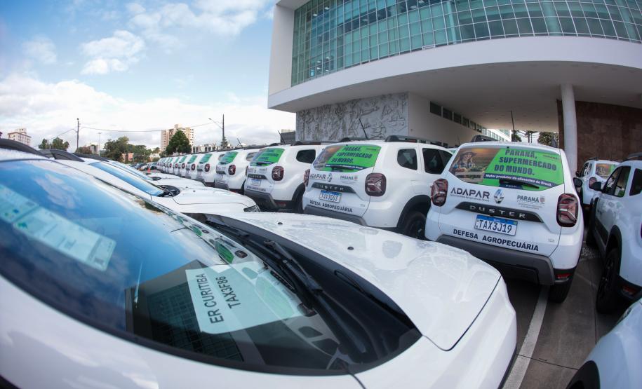 O vice-governador Darci Piana entrega nesta quarta-feira (19) 70 novos veículos modelo Renault Duster para a Agência de Defesa Agropecuária (Adapar). Foto: Geraldo Bubniak/AEN Foto: Geraldo Bubniak/AEN