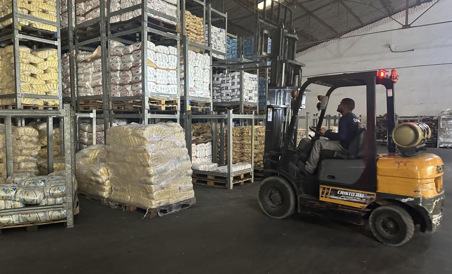 A 2ª remessa de alimentos não perecíveis para as escolas estaduais já está em andamento Foto: Karina Audrey - Fundepar