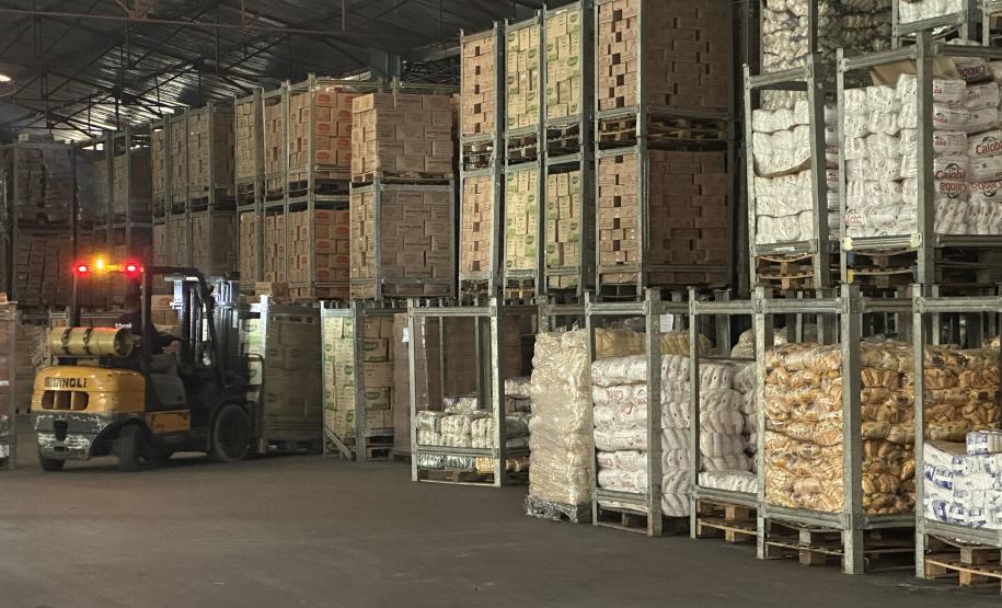 A 2ª remessa de alimentos não perecíveis para as escolas estaduais já está em andamento Foto: Karina Audrey - Fundepar