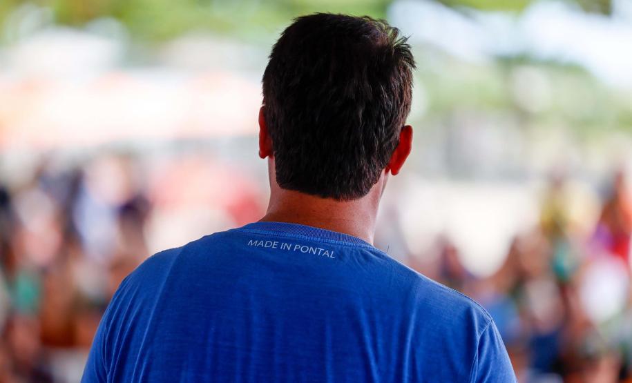 O governador Carlos Massa Ratinho Junior entregou nesta quinta-feira (20), em Pontal do Paraná, a Licença de Instalação (LI) que permite o início da obra de implementação do sistema de coleta e tratamento de esgoto nas comunidades de Encantadas e Nova Brasília, na Ilha do Mel, em Paranaguá, no Litoral. Foto: Gabriel Rosa/AEN