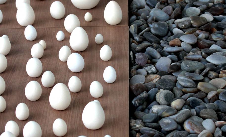 Museu de Arte Contemporânea do Paraná (MAC Paraná) - "A Trama Intrincada do Tempo" – Em exposição no MAC no MON, a artista Guita Soifer apresenta "A Trama Intrincada do Tempo", que traz pinturas, esculturas, fotografias, gravuras, vídeos e instalações explorando o tempo, a memória e as transformações da matéria, sob curadoria de Agnaldo Farias. Foto: Anderson Tozato/SEEC-PR