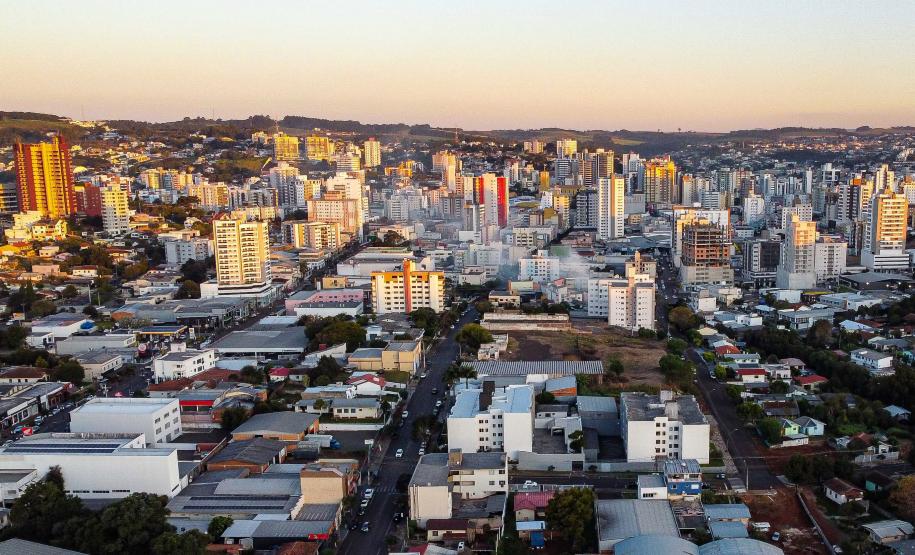 Nota Paraná entrega prêmios de R$ 1.000 a moradores de 37 municípios. Pato Branco. Foto: Roberto Dziura Jr/AEN