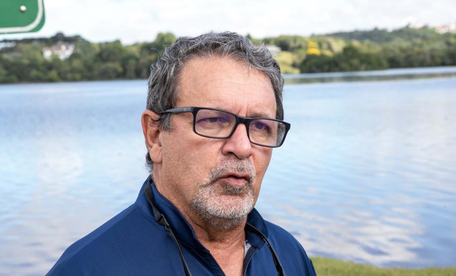 Curitiba, 20 de março de 2025 - O governador Carlos Massa Ratinho Junior participa da soltura de peixes no Parque Passauna, dentro do programa Rio Vivo. Foto: Roberto Dziura Jr/AEN