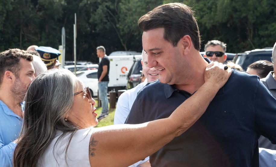 Curitiba, 20 de março de 2025 - O governador Carlos Massa Ratinho Junior participa da soltura de peixes no Parque Passauna, dentro do programa Rio Vivo. Foto: Roberto Dziura Jr/AEN