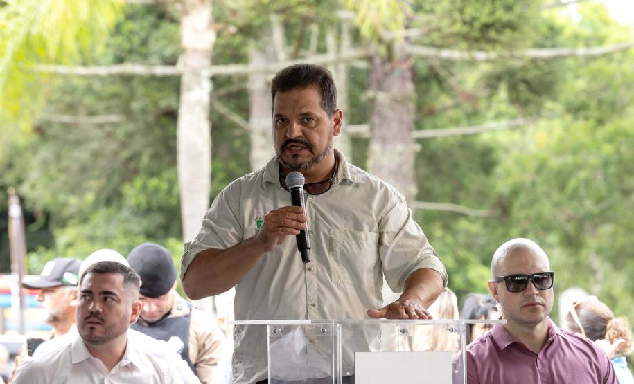 Curitiba, 20 de março de 2025 - O governador Carlos Massa Ratinho Junior participa da soltura de peixes no Parque Passauna, dentro do programa Rio Vivo. Foto: Roberto Dziura Jr/AEN